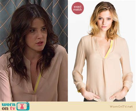 robin scherbatsky nude|WornOnTV: Robin’s nude/blush blouse with yellow detail on How .